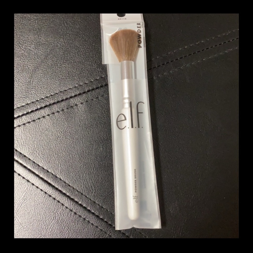 Elf cosmetic powder brush - New, never used